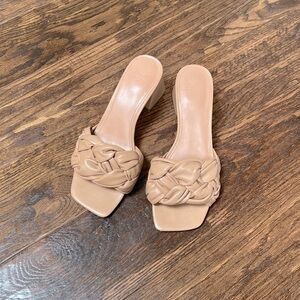 Like NEW Marc Fisher sandal